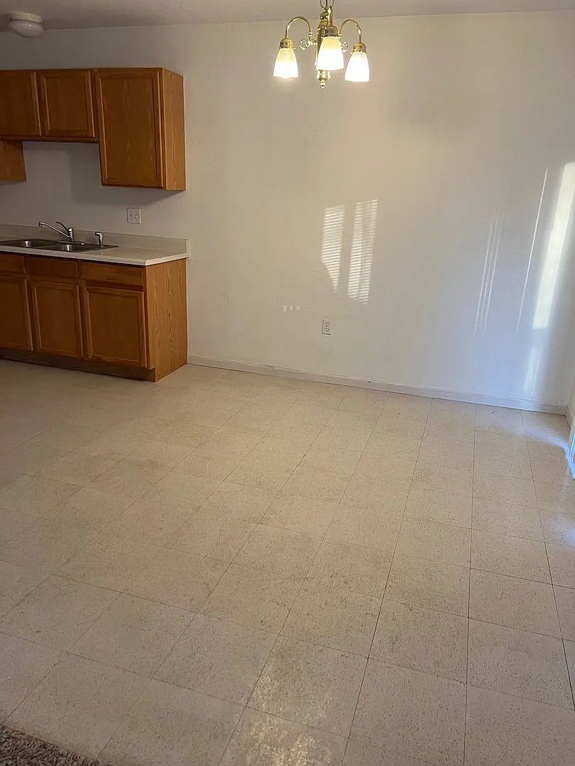 631 Scottsvale Dr — Photo 3