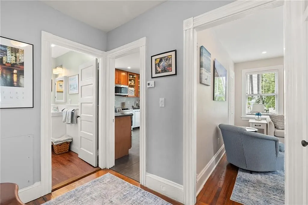 2 bed, 1.0 bath, 644 sqft, $8,000 — Photo 3