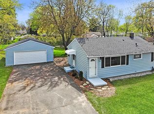 1460 Sherren Ave E, Maplewood, MN 55109