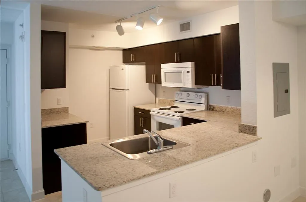 Villa Capri Apartments — Photo 3