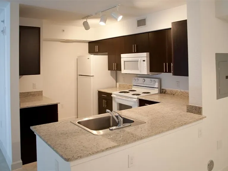 Villa Capri Apartments — Photo 3