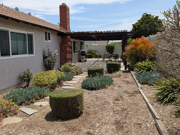1146 Hudson Ct — Photo 9