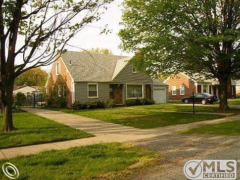 18430 westhampton-front view 001