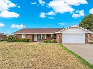 805 Villa Dr, Watonga, OK 73772