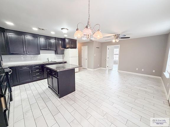 4th image of 3701 N Arroyo Park Ln
