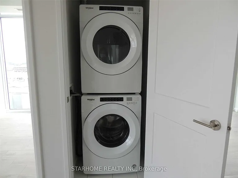 7895 Jane St #2015 — Photo 15