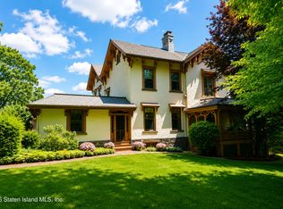 111 Douglas Rd, Staten Island, NY 10304