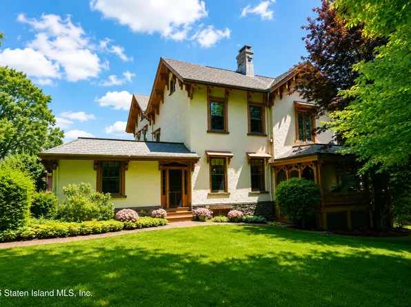 111 Douglas Rd, Staten Island, NY 10304