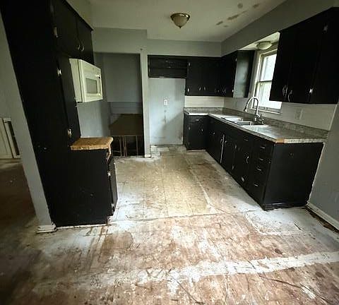 4th image of 3602 McCoy St