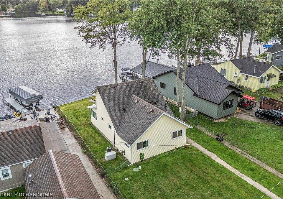 733 Lakeshore Dr, photo 8