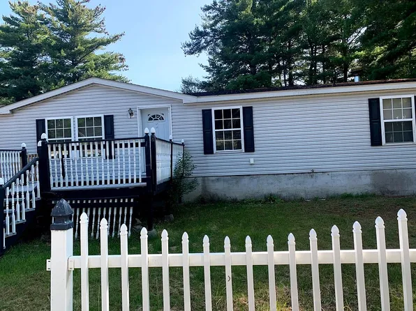 27 Sandy Pines Trailer Park, Keeseville, NY 12944