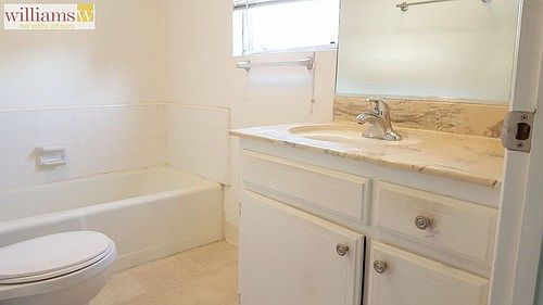 4th image of 10500 Moorpark St APT 104