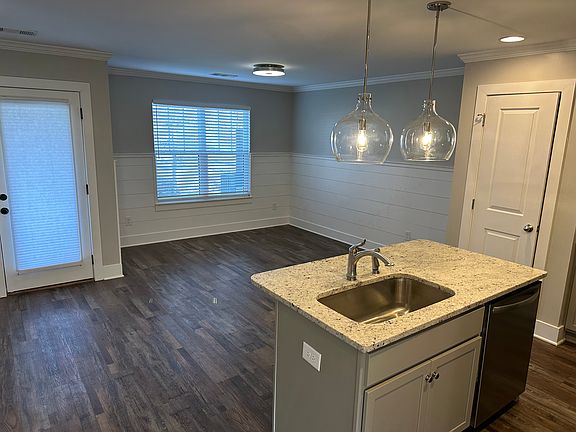 4th image of 116 Creekside Village Ct