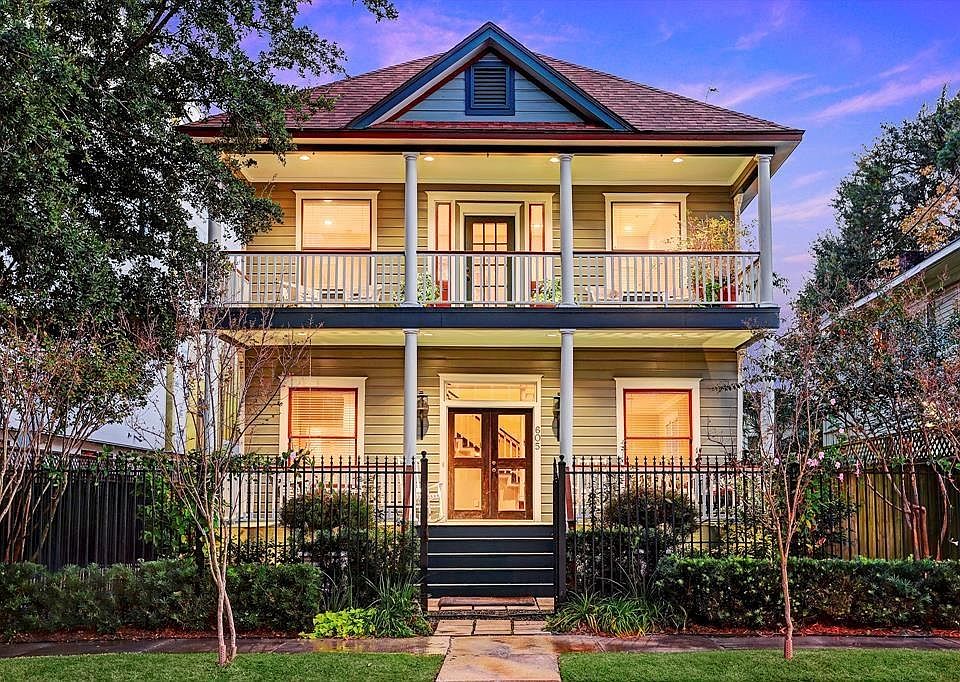 1st image of 605 Hyde Park Blvd