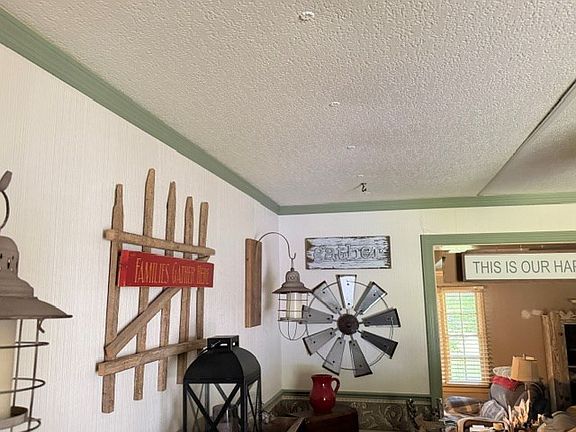 5th image of 143 Lyndon Cir