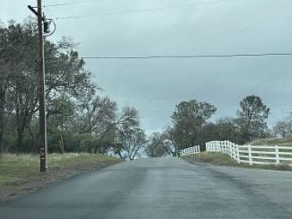 Exterior Neighborhood (street photo)