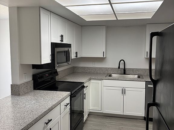 3rd image of 402 Banana Cay Dr APT J