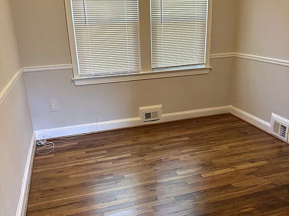 3rd image of 1804 Leslie Ave