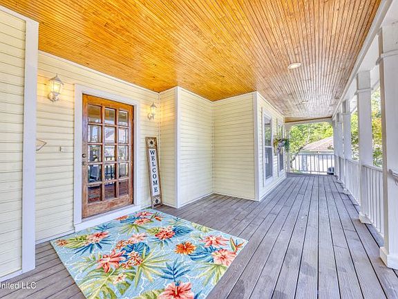 3rd image of 409 Caribe Pl S