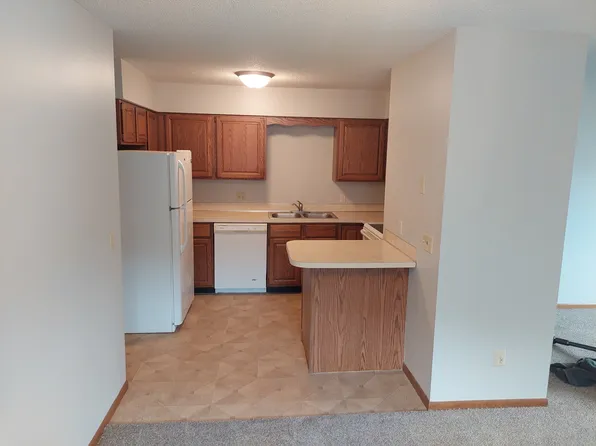 225 Heather Ln #3, Mankato, MN 56001