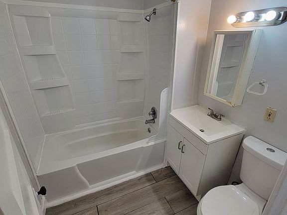 3rd image of 58-60 Arlington St #60-2