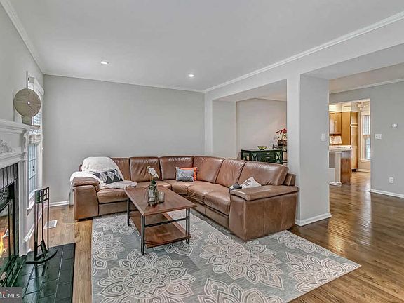 4th image of 2913 S Woodstock St #2