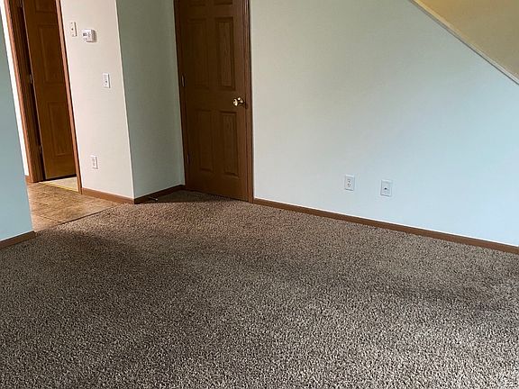 4th image of 321 W 1st Ave