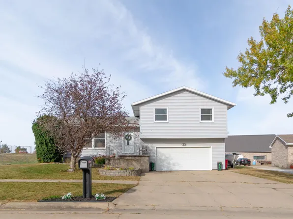 301 Big Jim Ct, Dunkerton, IA 50626