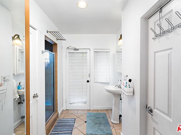 4th image of 7721 Lexington Ave