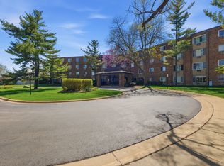 1500 Robin Cir APT 112, Hoffman Estates, IL 60169