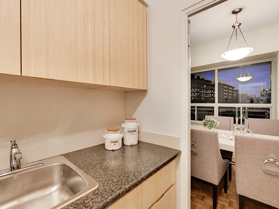 23 Lascelles Blvd