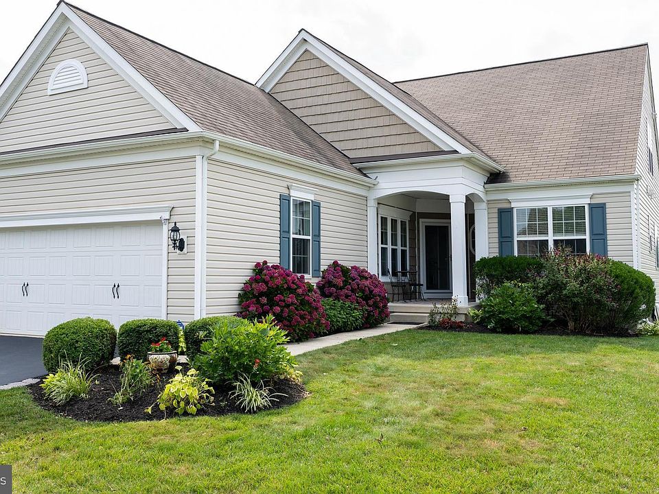 1st image of 432 Hallman Ct