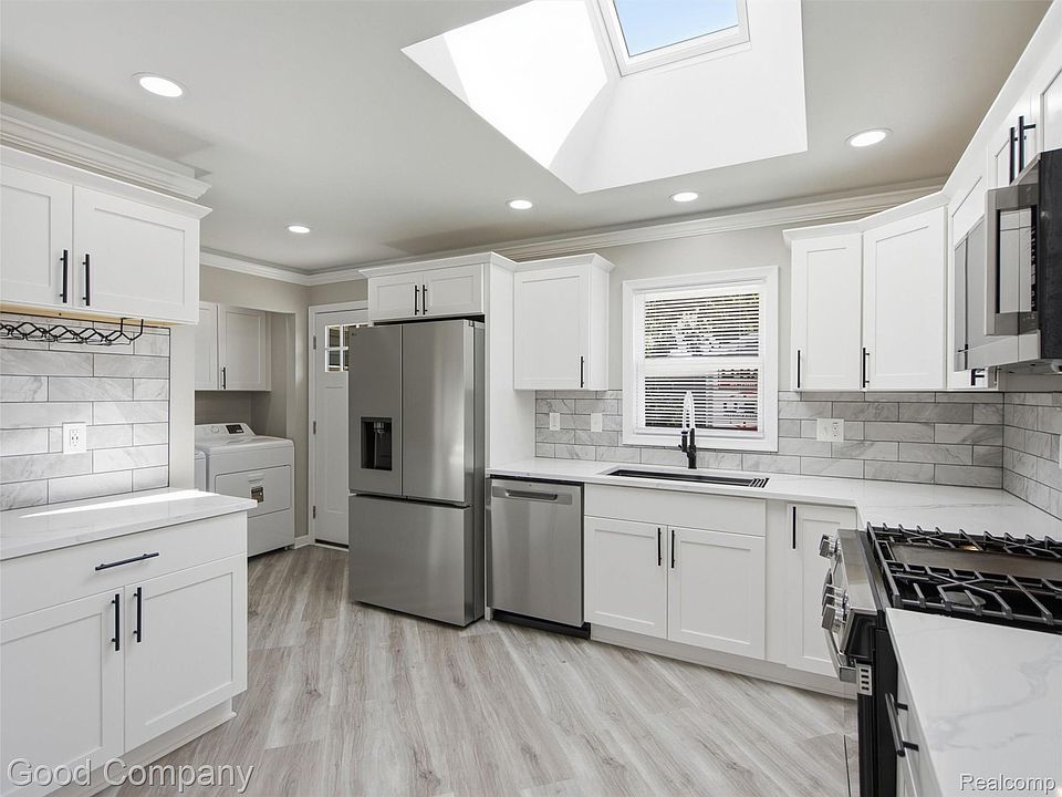 1112 Millard Ave, photo 11