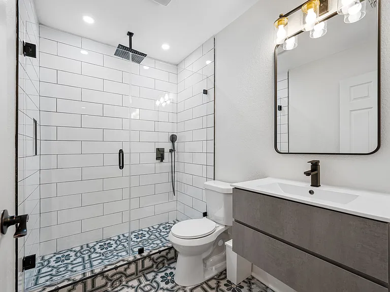 16324 Bonneville Dr — Photo 12