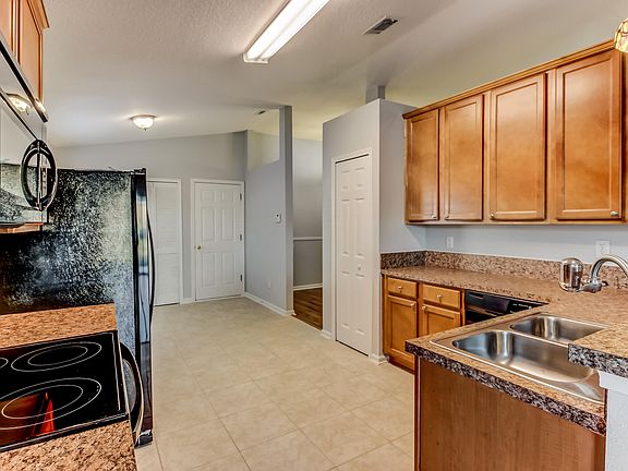 5th image of 6391 Farmhill Ct