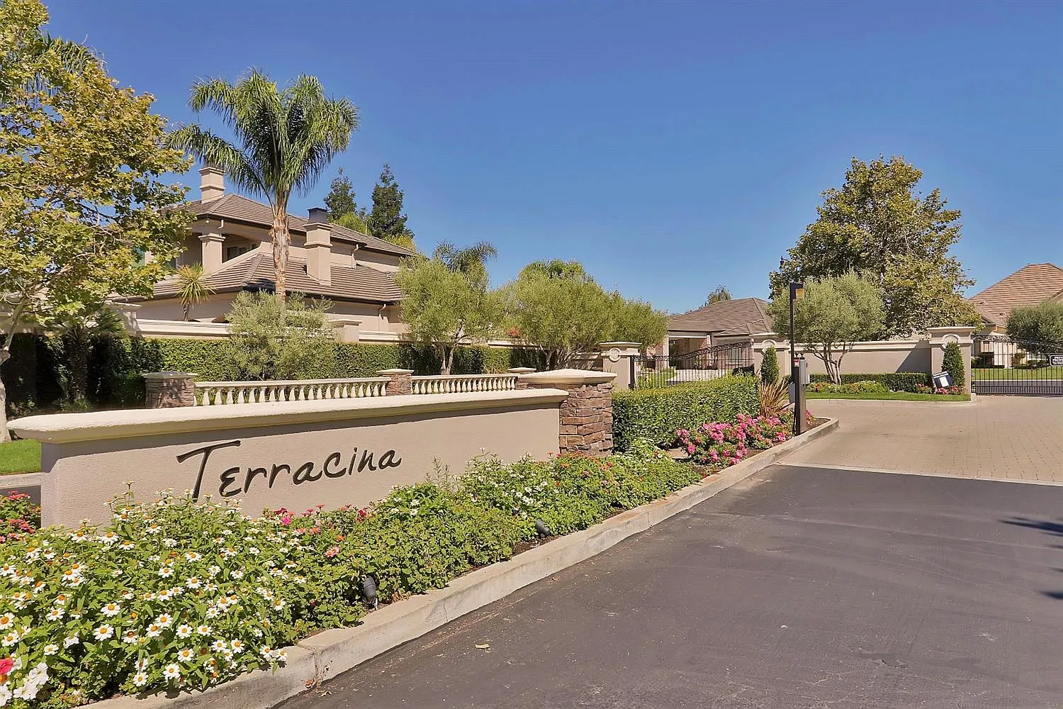 1538 Terracina Cir photo 1