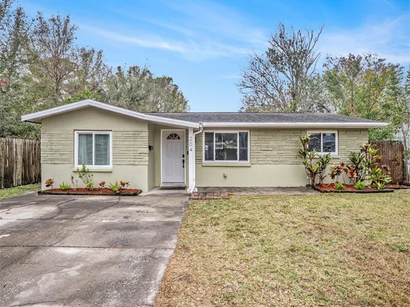 204 SW Madison Cir N, Saint Petersburg, FL 33703