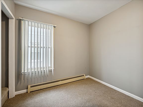5th image of 3240 N Narragansett Ave