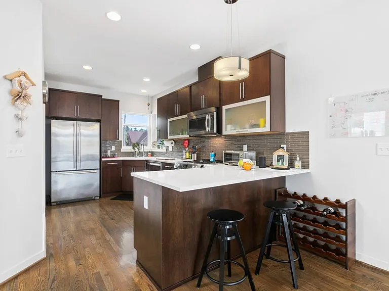 2050 NW 64th St — Photo 15