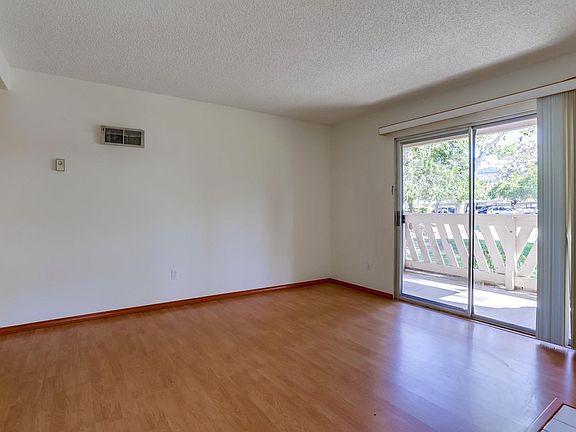 5th image of 529 Sandalwood Pl Unit 9