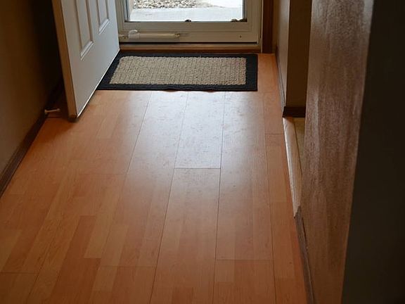 Entry Wood laminate floor 