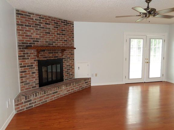 4th image of 815 Hardwood St