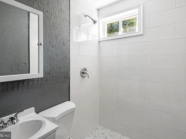 1307 S Hanson St — Photo 13