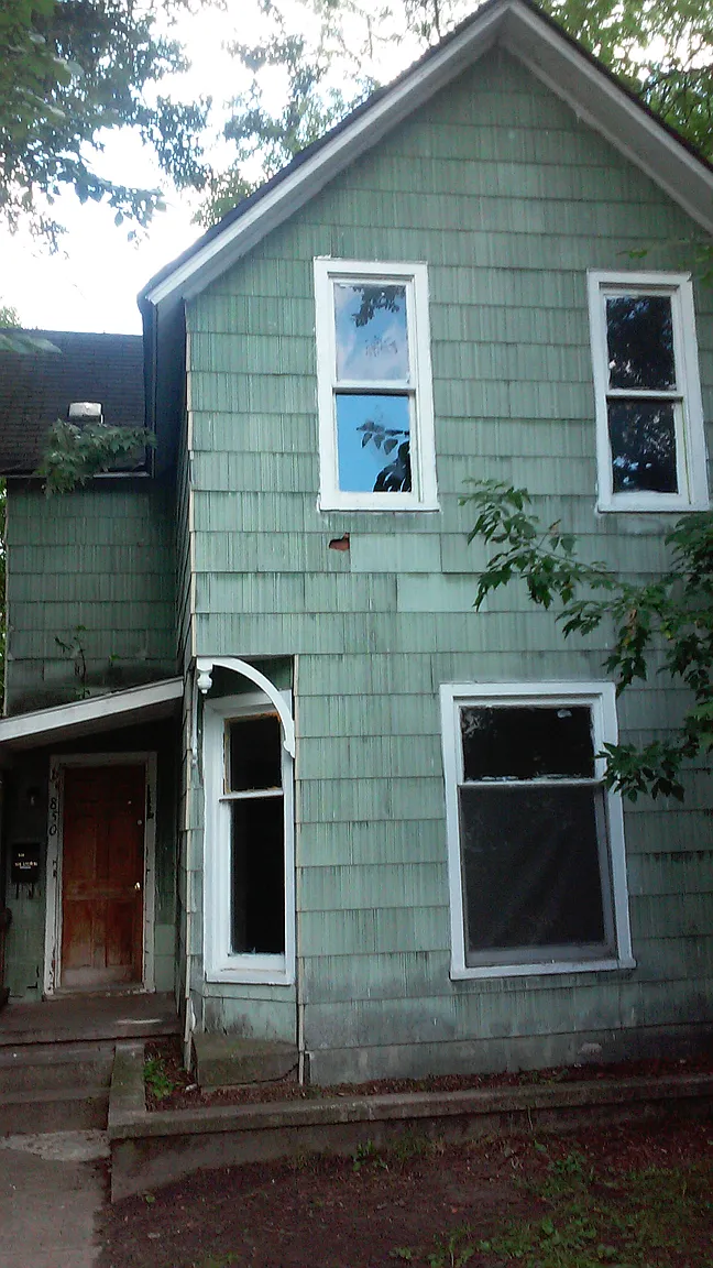 850 Logan St SE photo 1