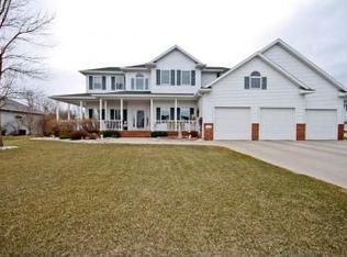 1786 Charleswood Estates Dr, West Fargo, ND 58078