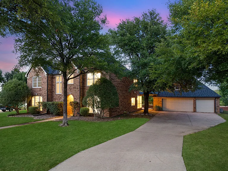 545 Oak Hill Dr — Photo 2