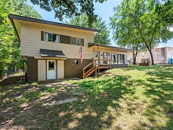 3rd image of 112 Emmaline Ave