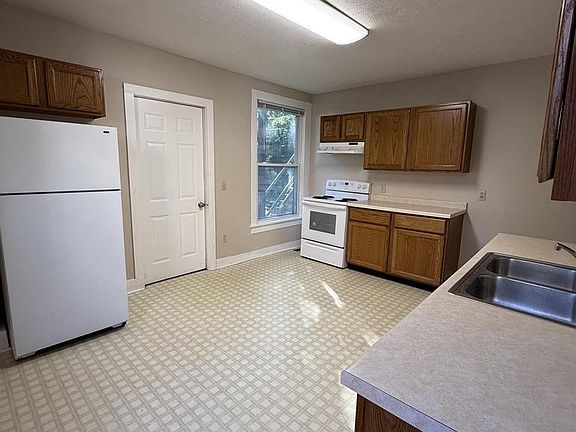 3rd image of 823 Church Street