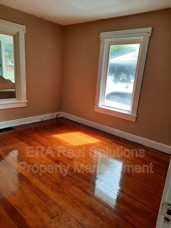 2 bed, 1.0 bath, $1,025 — Photo 4