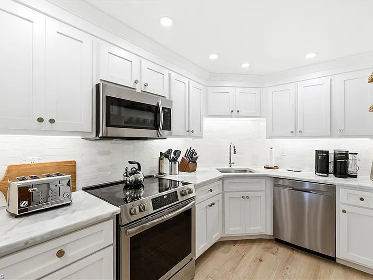 3 Bluebill Ave #303 — Photo 8